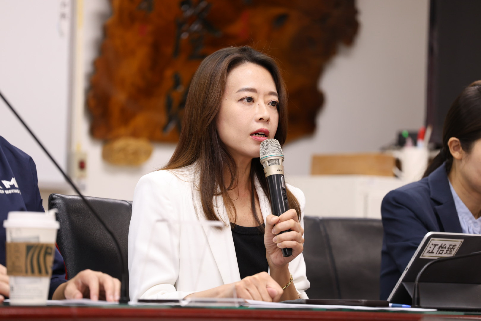 內政部硬推中正路改名 新北議員江怡臻批勞民傷財 - https://www.watchmedia01.com