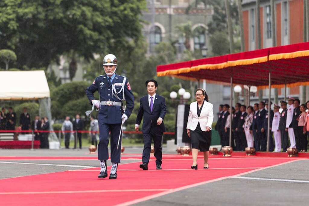 ▲賴清德總統今日上午以隆重軍禮歡迎馬紹爾群島共和國總統海妮（Hilda C. Heine）伉儷，感謝海妮總統以及馬紹爾群島政府和人民對兩國邦誼的重視。（總統府提供）
