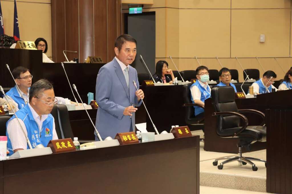 ▲苗栗縣長鍾東錦答詢。( 苗栗縣政府提供)