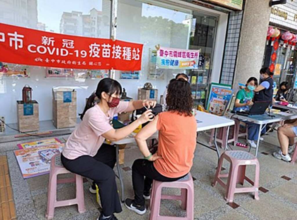 ▲台中市衛生局呼籲,請尚未完成疫苗接種民眾盡速完成接種。(台中市衛生局提供)