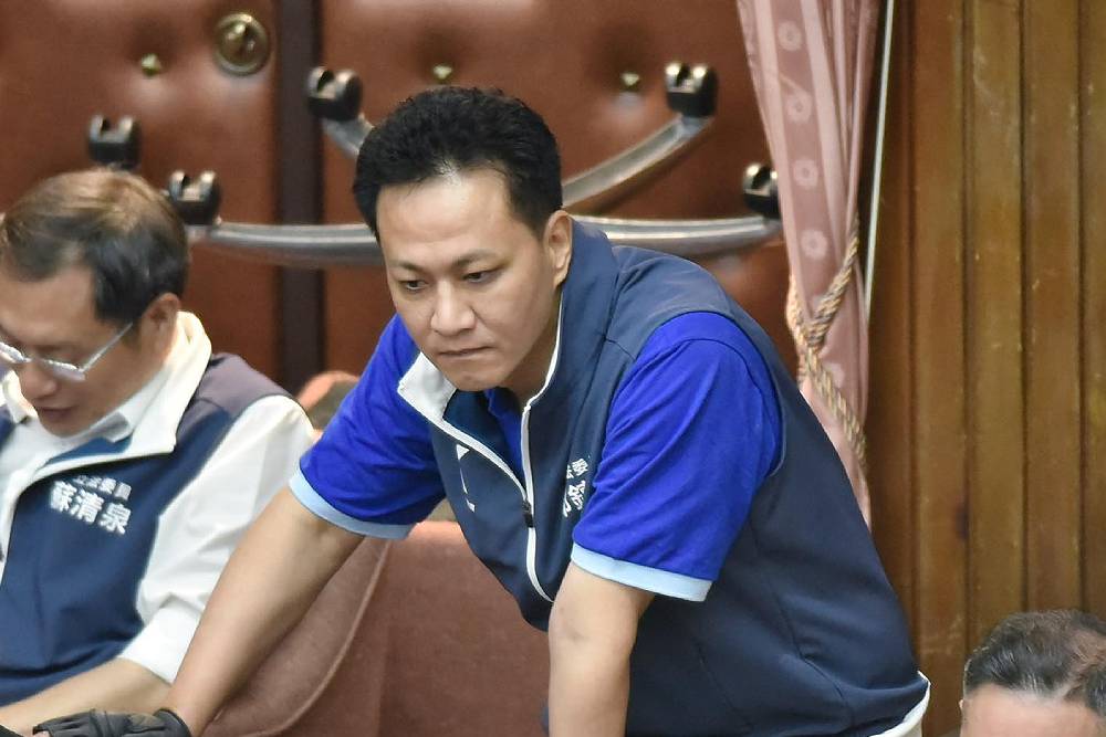 黑熊學院翻版? 邱鎮軍:贊同提升全民國防但不應圖利廠商 230 黑熊學院翻版? 邱鎮軍:贊同提升全民國防但不應圖利廠商 229