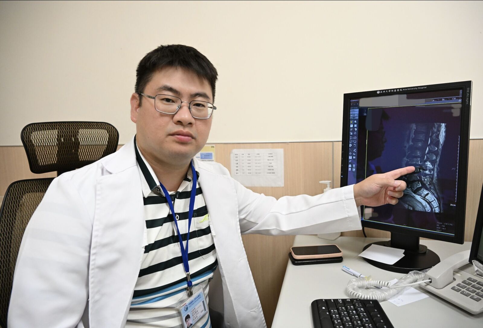 她發燒、下背痛到快趴地... 竟是「細菌跑到骨頭裡」脊椎骨髓炎 230 她發燒、下背痛到快趴地... 竟是「細菌跑到骨頭裡」脊椎骨髓炎 229