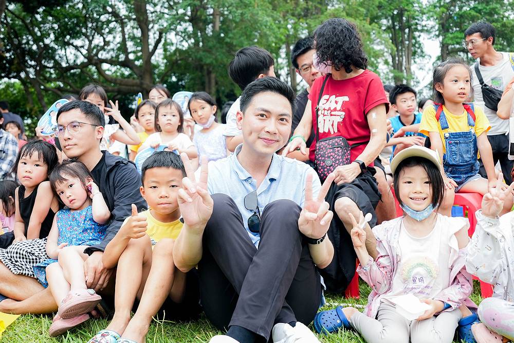 罷團指立委團隊反串路人 廖偉翔澄清:政治操弄可停止 216 罷團指立委團隊反串路人 廖偉翔澄清:政治操弄可停止 215
