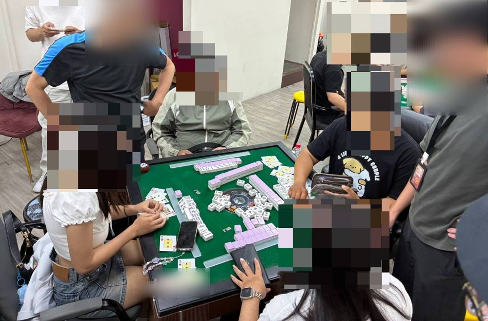 無人桌遊館有詭 網路約賭撲克牌當籌碼成賭場 243 cnews204250603a07