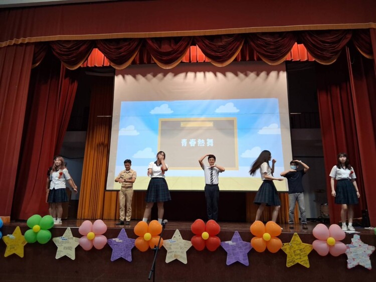 ▲吳星宏(中)與學生開幕表演青春熱舞。(記者劉春生攝)