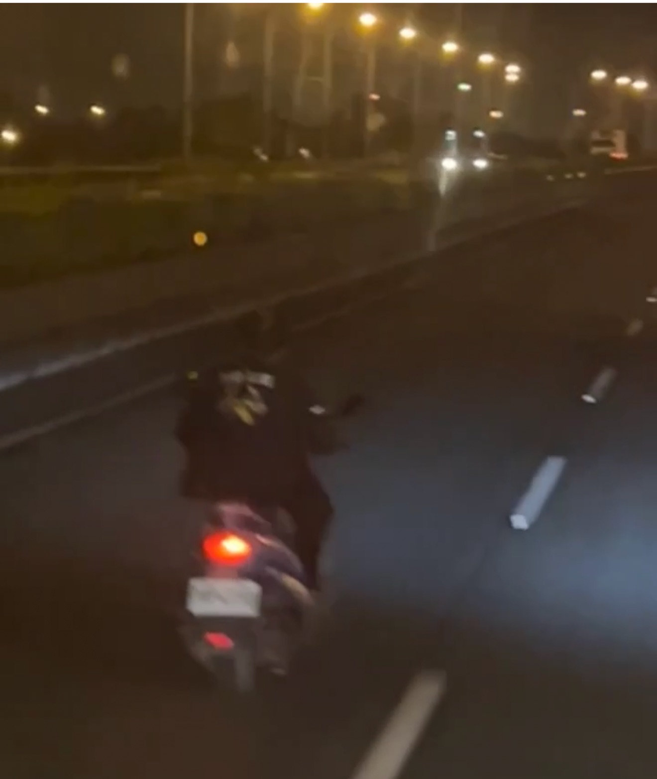 (有影片)/機車狂飆國道內線道!67歲男蛇行嚇壞駕駛 警開罰送辦 - https://www.watchmedia01.com