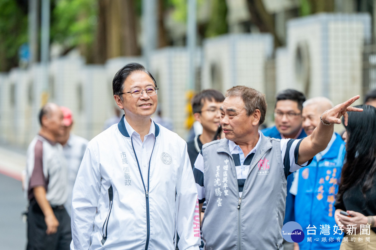 張市長視察工程完工情形。