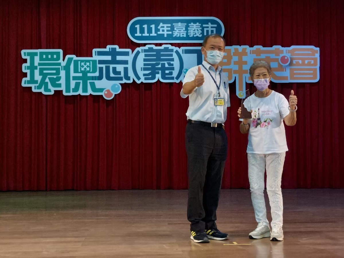 傅曾小榮女士帶領環保隊與志工團隊屢獲表揚。(圖/嘉義市體育運動總會提供)