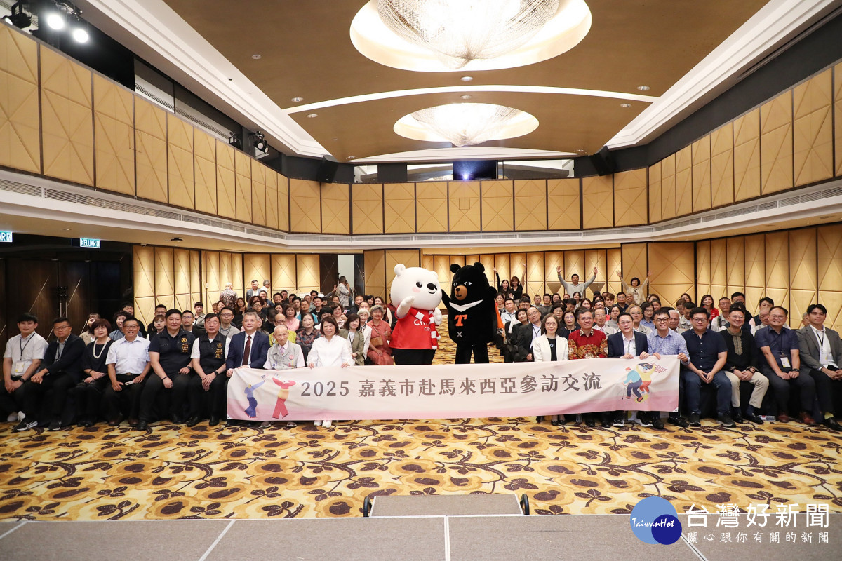 嘉義市長黃敏惠與市府團隊,攜手嘉邑城隍廟、觀光、旅宿業及產業界代表,在馬來西亞吉隆坡舉辦嘉義市觀光旅遊推廣說明會/嘉義市府提供