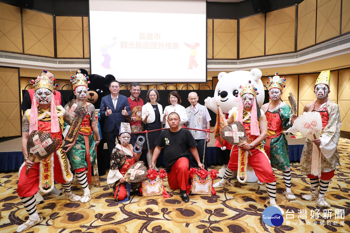 嘉邑城隍廟安排吉勝堂精彩的家將走陣表演,驚艷在場馬來西亞觀光旅遊業者及媒體/嘉義市府提供