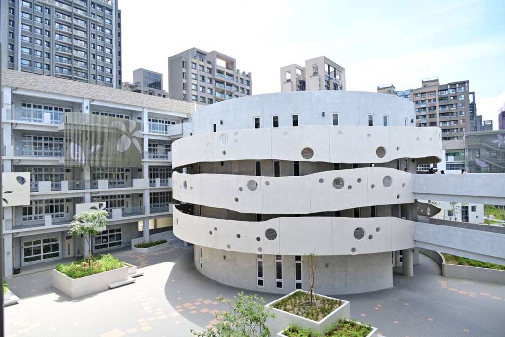 ▲嘉豐國小為新竹縣第一間鑽石級綠建築校舍。(新竹縣政府提供)