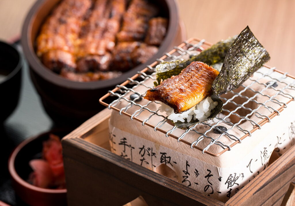 磯邊燒雙吃|店內招牌之二,雙人份售價$488元,以龍眼木炭燒烤鰻魚,鮮嫩多汁,搭配甘甜越光米飯與濃郁醬汁