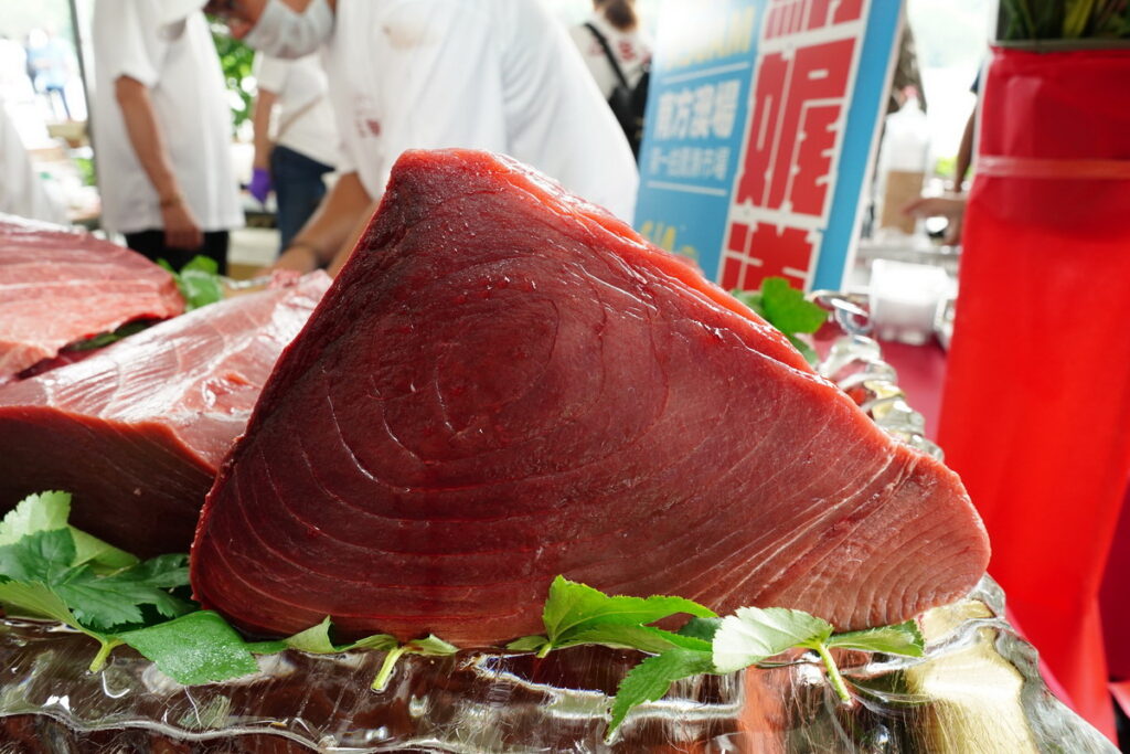 活動現場安排專業師傅進行鮮魚切割秀
