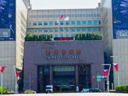 台北市政府教育局一名李姓督學驚傳遭遇愛情詐騙,被詐騙集團以「虛擬貨幣高獲利」為餌,慫恿他將名下房屋抵押貸款,最終慘賠超過2000萬元。