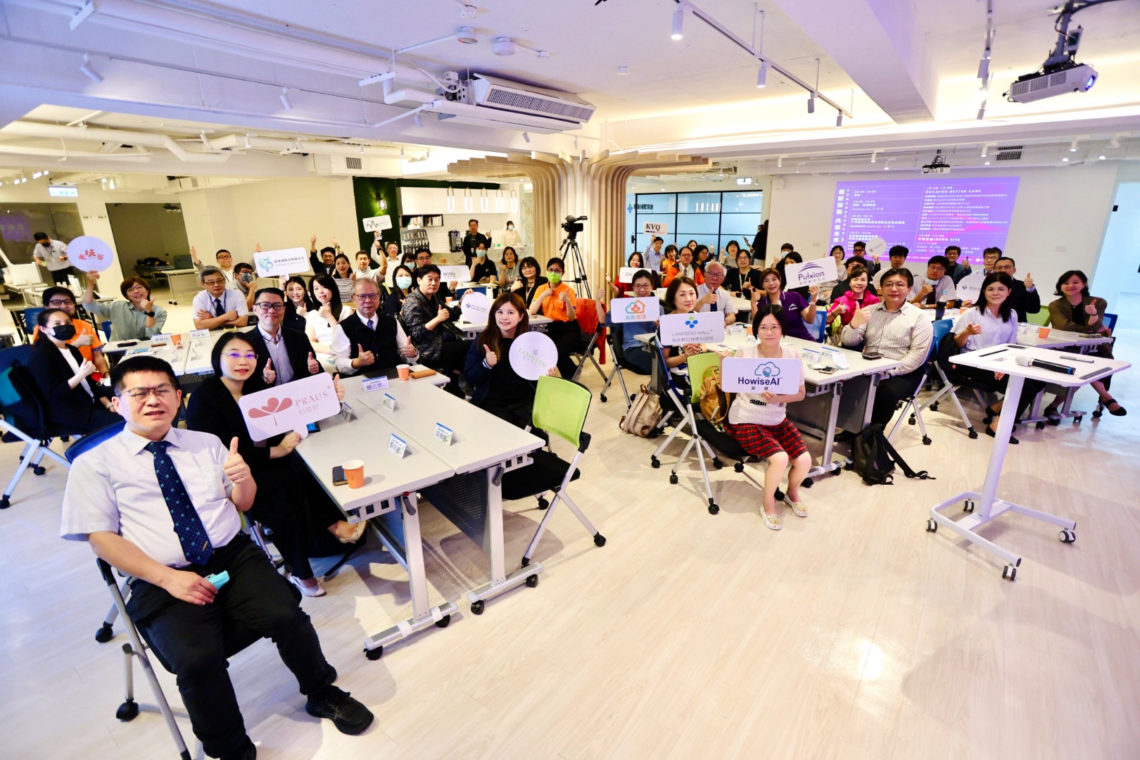 眾多新創與醫療產業代表齊聚交流合作。(圖/聯新數位健康加速器 提供)