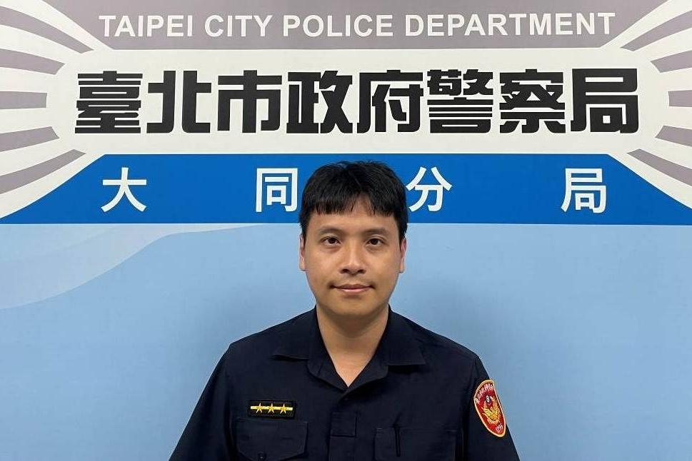 酒醉斷片 醉臥人行道 深夜女子路倒 大同暖警護送回家 2 MEITU 20250604 135617691