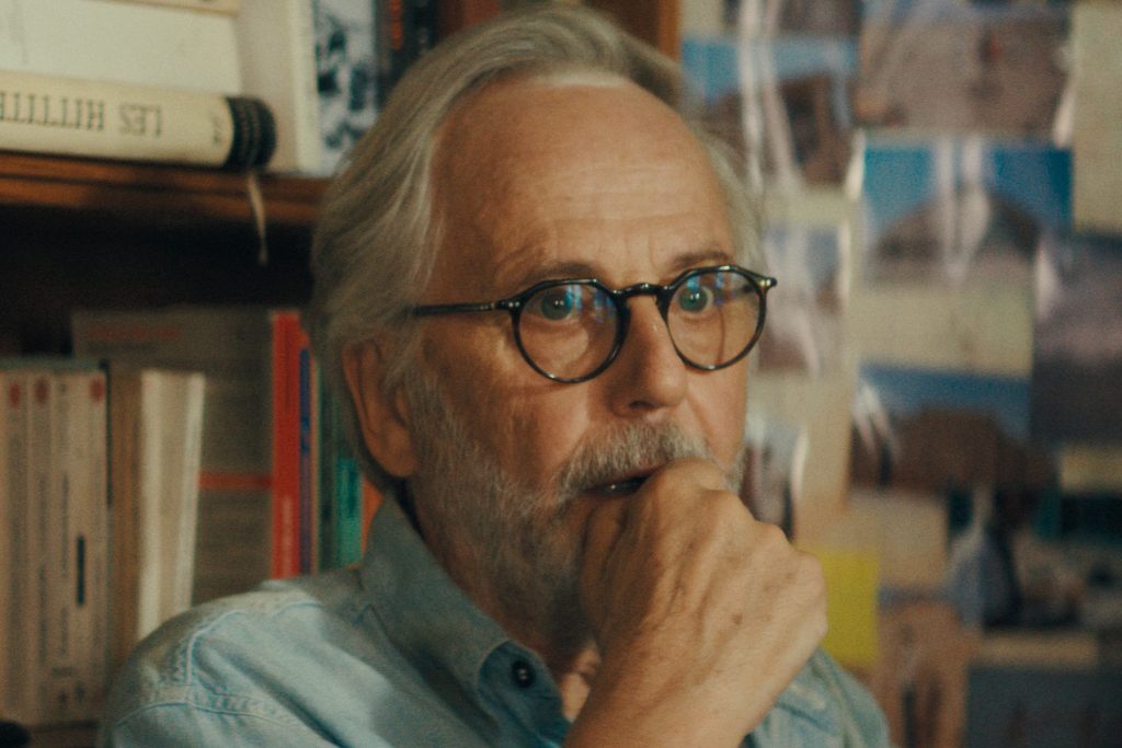 威尼斯影帝為愛接戲《寶藏獵人》 女主角首場戲就緊張苦喊:不能撞死他! 18 002%E3%80%90%E5%AF%B6%E8%97%8F%E7%8D%B5%E4%BA%BA%E3%80%91%E5%8A%87%E7%85%A7 %E6%B3%95%E5%B8%83%E8%90%8A%E6%96%AF%E9%AD%AF%E5%A5%87%E5%B0%BC%E5%9C%A8%E7%89%87%E4%B8%AD%E6%BC%94%E7%B9%B9%E4%BD%9C%E9%A2%A8%E7%8D%A8%E7%89%B9%E3%80%81%E5%85%85%E6%BB%BF%E7%86%B1%E6%83%85%E7%9A%84%E8%80%83%E5%8F%A4%E5%AD%B8%E5%AE%B6