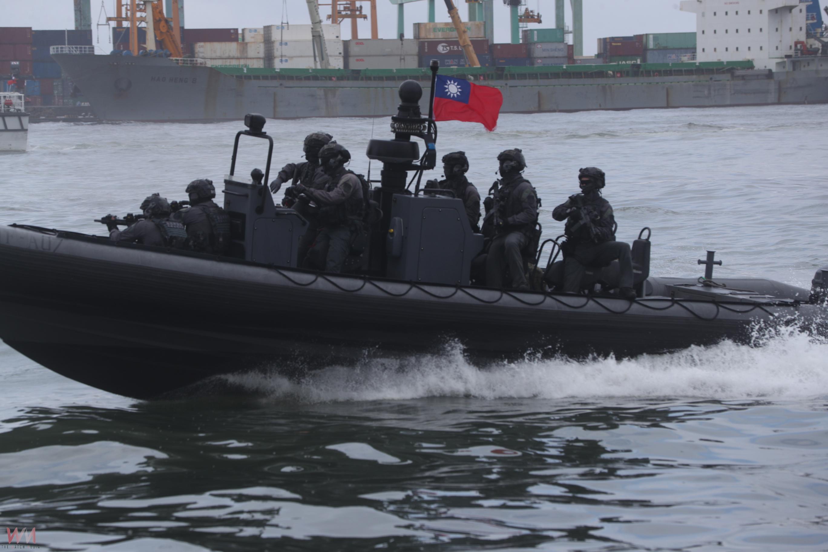 跟著海巡出任務!高雄港「海空分列式」首次近距離開放觀賞 - https://www.watchmedia01.com