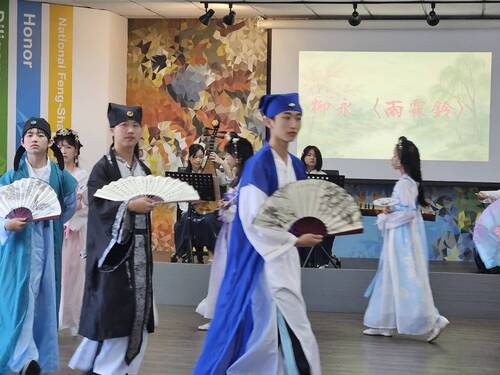 漾新聞|鳳中奪冠!詩詞吟唱二連霸驚艷全國舞台