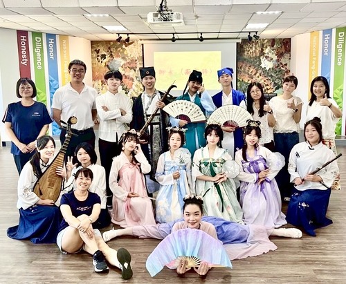 鳳中奪冠!詩詞吟唱連三冠驚艷全國舞台