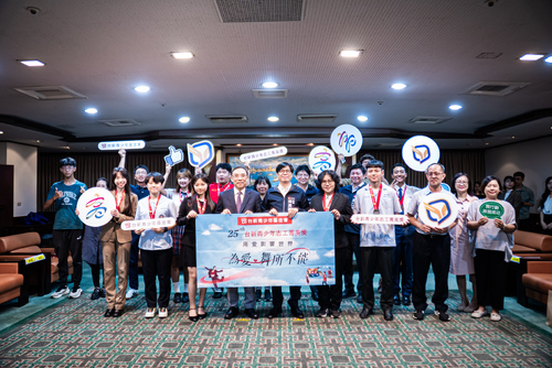 漾新聞|用愛改變世界!立志等10位高雄青年勇奪志工菁英獎