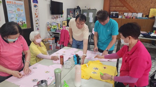漾新聞|退伍不退場!榮民攜手長者翻轉校服超有感