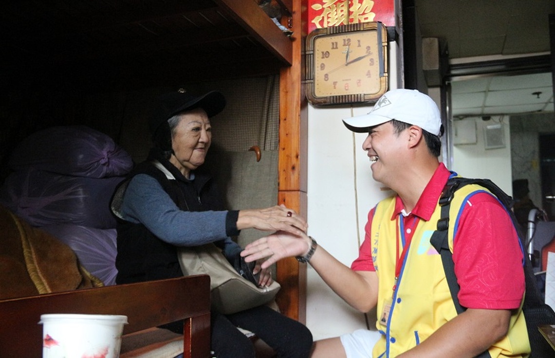87歲獨居奶奶重拾笑容 萬華老人服務中心用陪伴串起守護網