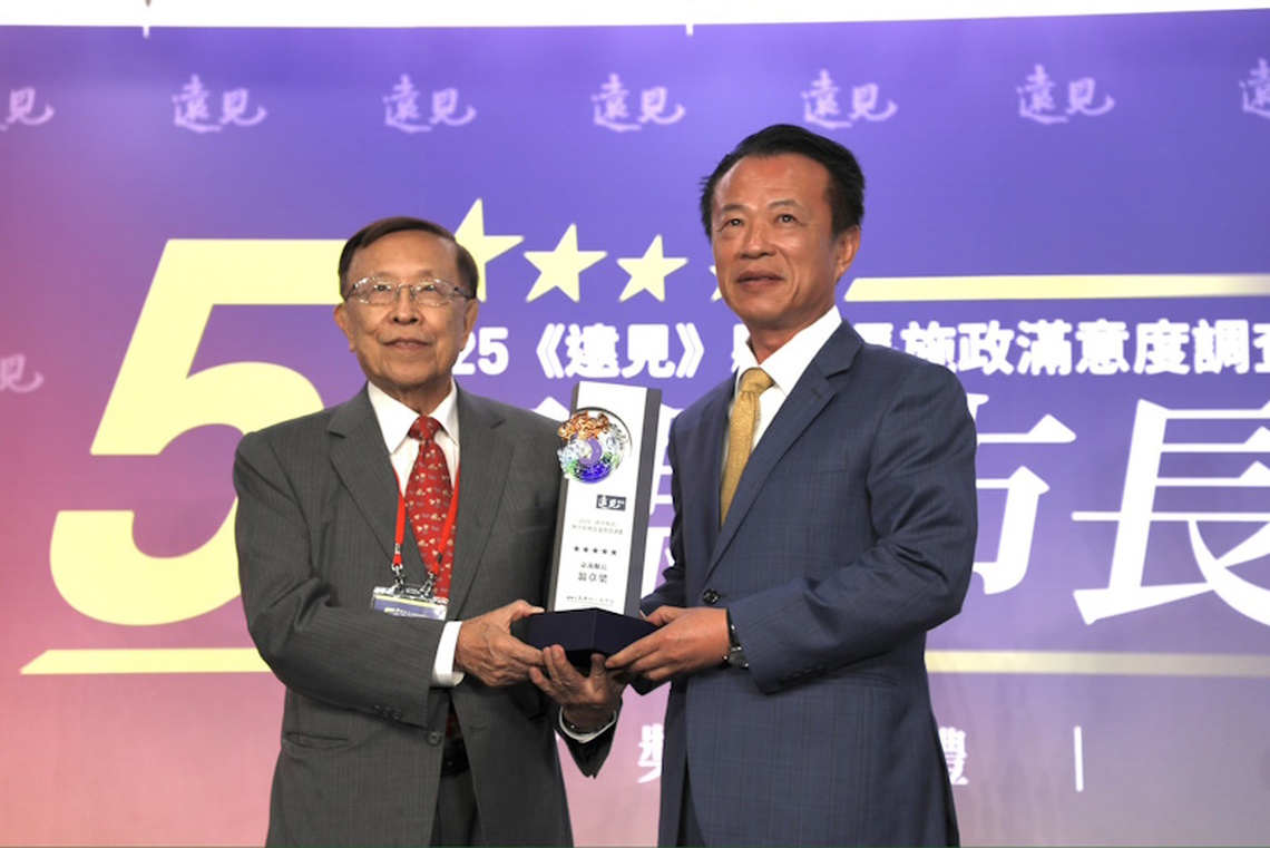 嘉義縣長翁章梁施政滿意度、嘉義縣八大面向均為全台第一 四度獲得「五星縣長」殊榮