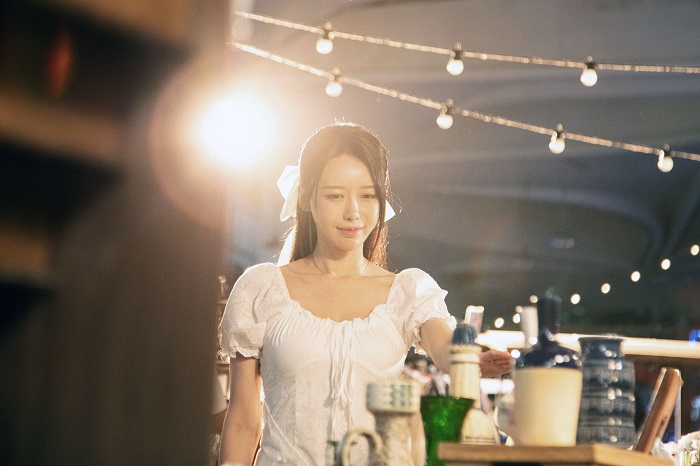 李雅英以白衣空靈仙氣形象代表「天衡盟」