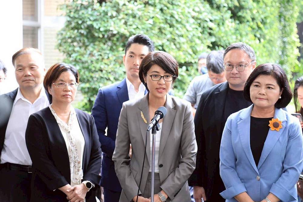 同蔣萬安向行政院提訴願 許淑華:盡快恢復核撥一般補助款 224 同蔣萬安向行政院提訴願 許淑華:盡快恢復核撥一般補助款 223
