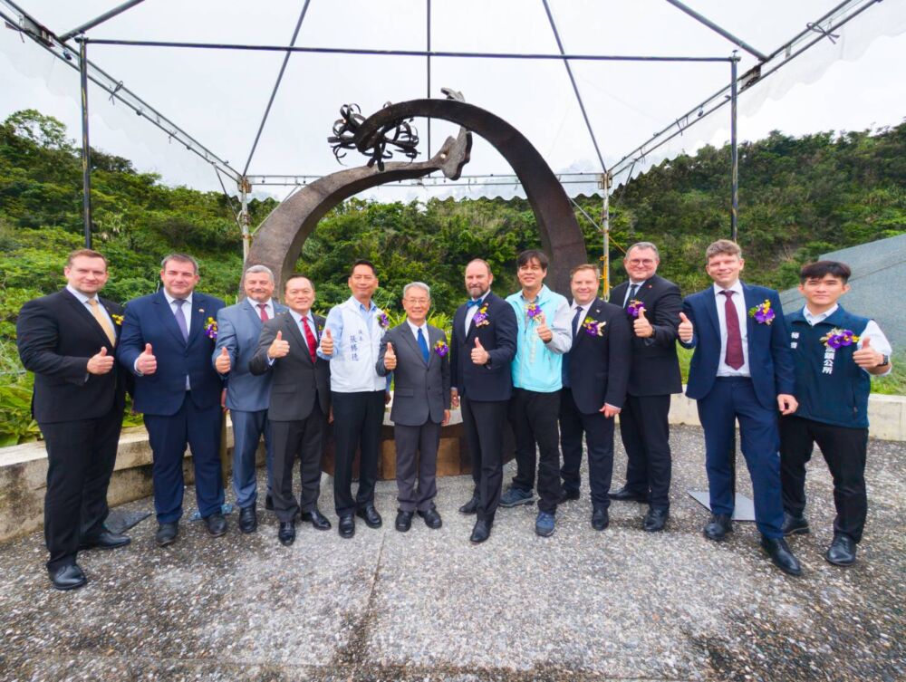 斯洛伐克贈紀念雕塑 林茂盛見證250年台斯情誼邁入新里程碑 218 斯洛伐克贈紀念雕塑 林茂盛見證250年台斯情誼邁入新里程碑 217