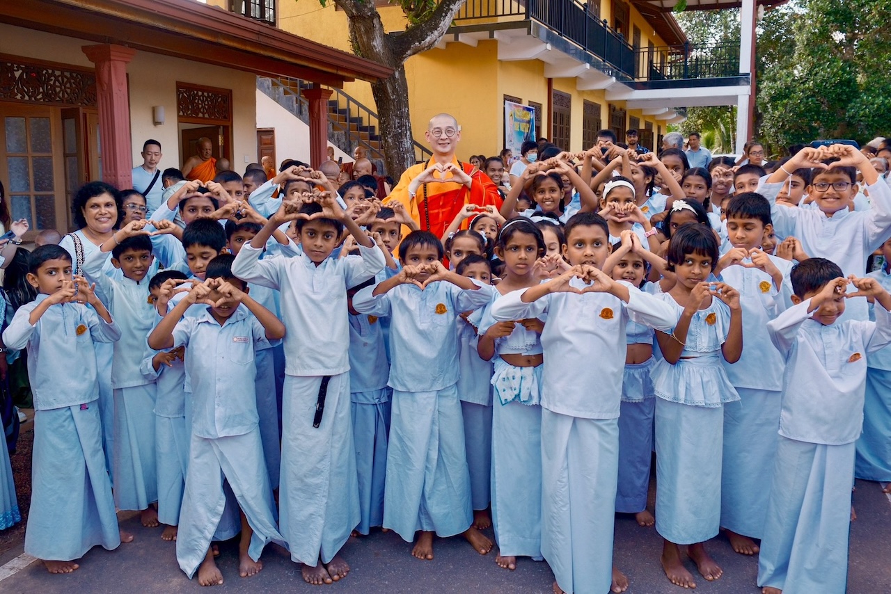 【有影】歡喜入厝!一佛一世界1.4萬坪國際總部啓用 斯里蘭卡國師阿努魯達、台灣廣修禪寺大慧法師共同揭幕 209 cnews250605a01