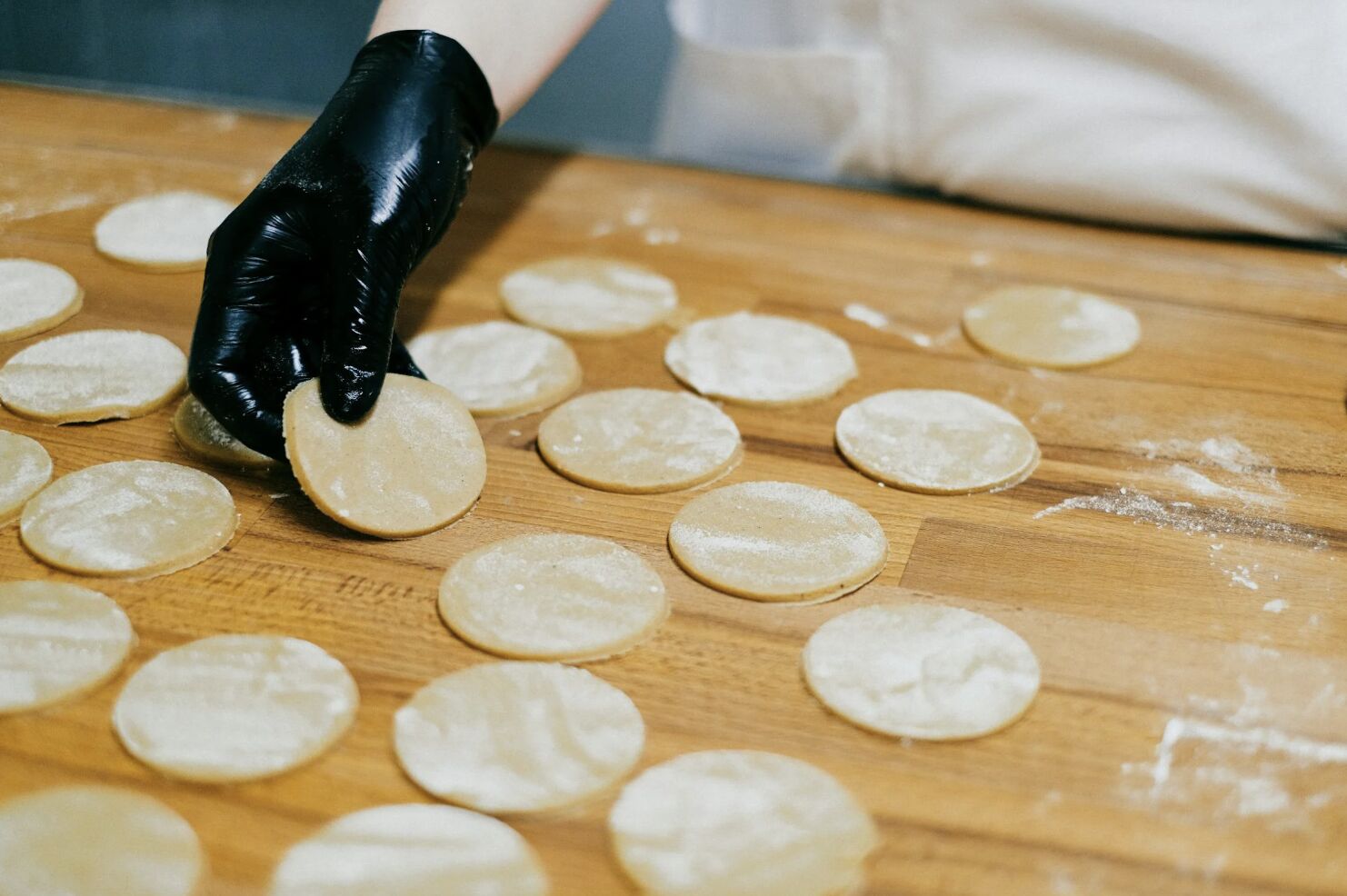 禁「找錢摸食物」惹怨 食藥署：厲害師傅可一手料理一手收錢 203