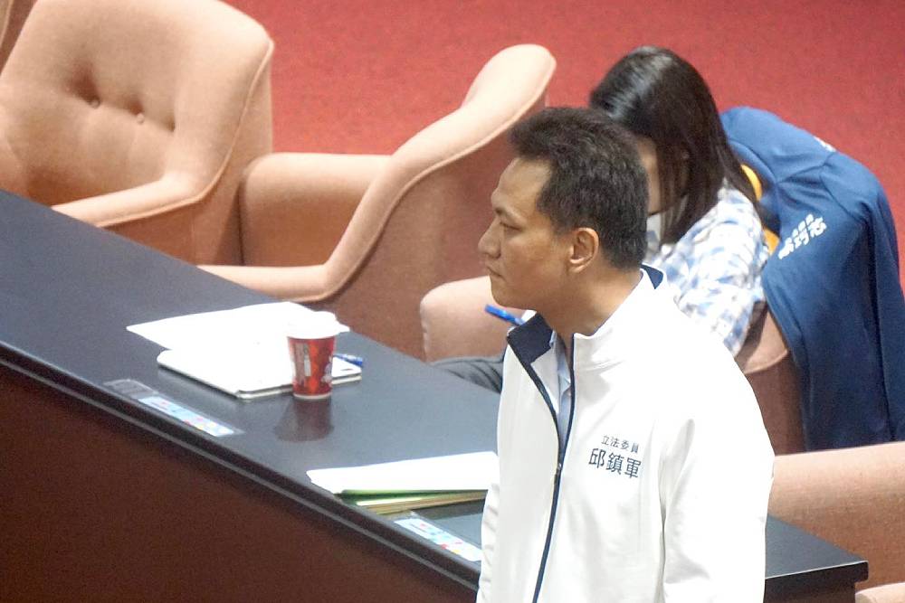 苗栗版「黑熊學院」惹議 邱鎮軍再批:教育部有責任講清楚 208 苗栗版「黑熊學院」惹議 邱鎮軍再批:教育部有責任講清楚 207
