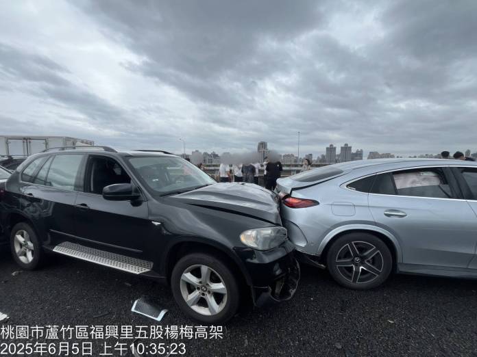 車流回堵未注意距離!國1桃園段8車撞成「一條龍」 509285 0