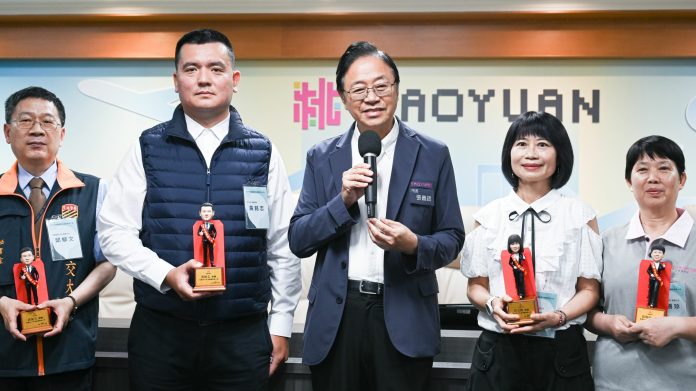 桃園表揚基層幕後功臣 張善政肯定6績優事務人員付出 49a3c536 1bf1 4343 8a9a 70c605919a16 scaled