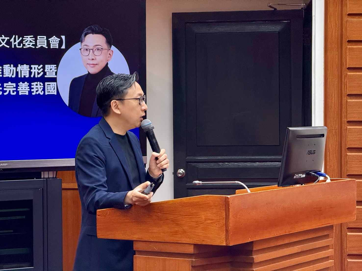 葛如鈞呼籲,文化部必須認知到「AI科技不是洪水猛獸,反而可能是讓台灣藝文在世界發光的新機會」。(圖/葛如鈞國會辦公室)