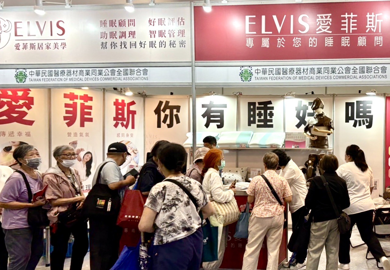 ELVIS 愛菲斯打造智慧溫熱解方,醫療展首度亮相公開體驗吸引許多民眾爭相體驗。(圖/記者林照東攝)