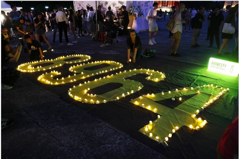 ▲悼念「六四」天安門36週年,中正紀念堂民主大道紀念晚會用蠟燭、小燈排出「8964」,提醒所有人不要忘記歷史!