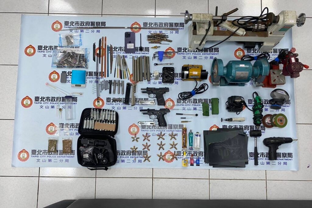 文二警直搗軍火毒窟 破獲地下槍枝工廠 3 MEITU 20250605 092039827