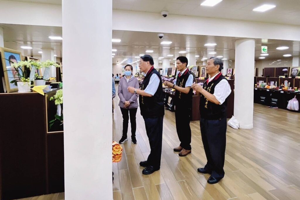 警專校友總會關懷慰問新北市政府警察局板橋分局廖世宗巡佐因公死亡並致贈慰問金 7 三 2