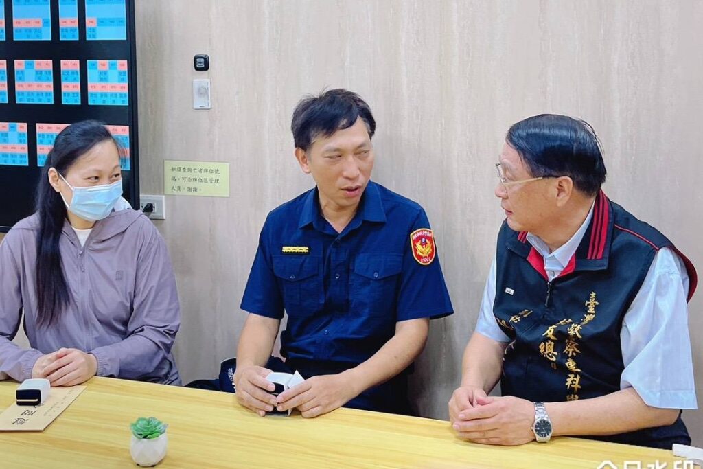 警專校友總會關懷慰問新北市政府警察局板橋分局廖世宗巡佐因公死亡並致贈慰問金 8 MEITU 20250605 123812563