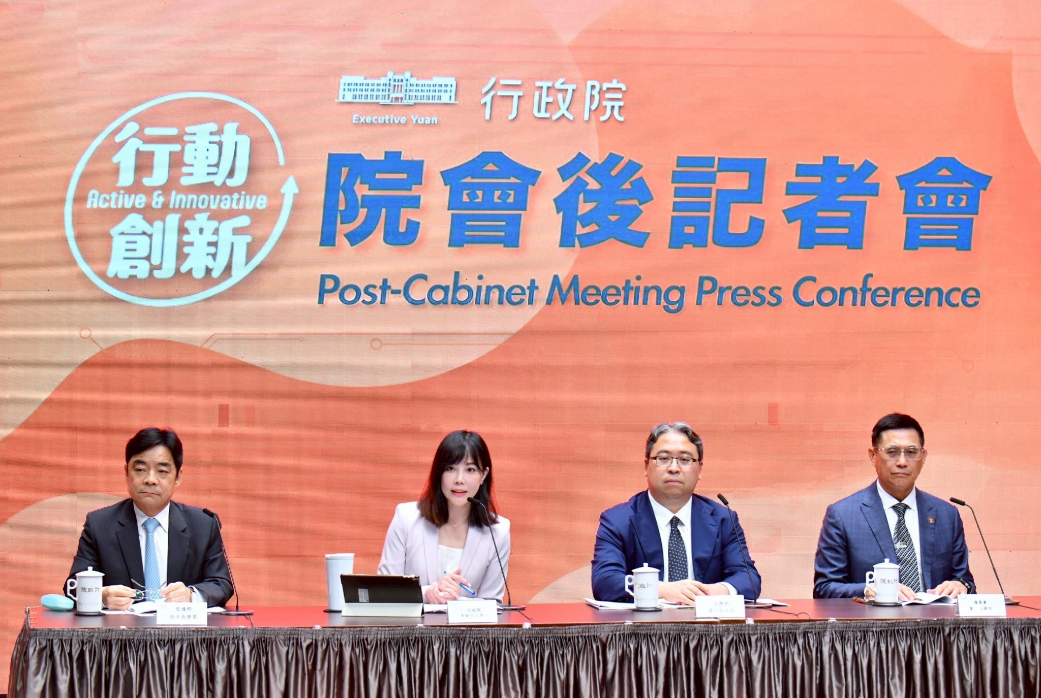 為防共諜滲透,行政院加強查核公務人員特殊機制今上路,首波辦理特殊查核的對象為行政院5長及其辦公室任職人員。行政院提供