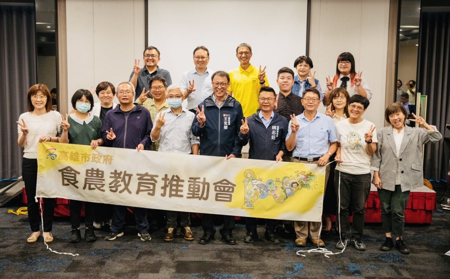 高雄首屆食農教育推動會委員任期屆滿 委員深入校園共品蔬食日營養午餐