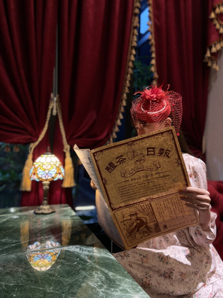 在和洋美學交織的空間裡,舉杯感受大正浪漫的風華,即日起至6月底,醴茶邀您一起穿越時光、玩轉百年風格穿搭。