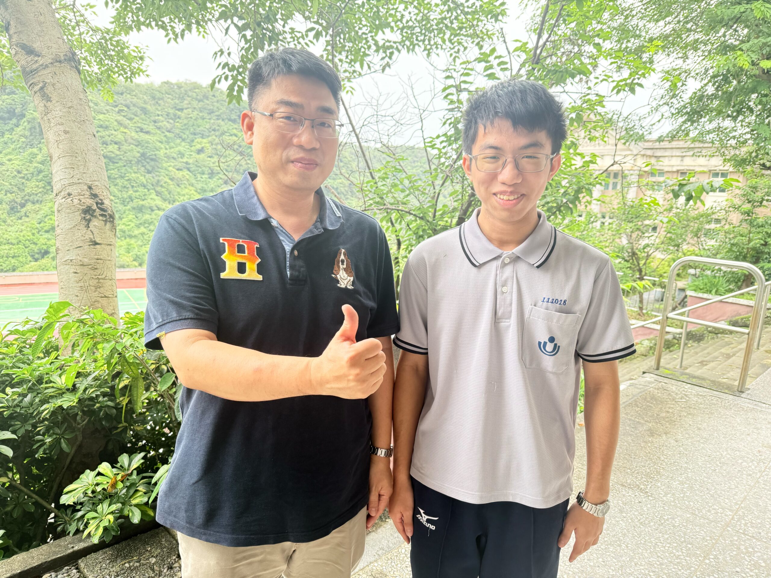 謝秉學同學選擇二信普科累積學習歷程 考好學測如願升頂大 6 S 72835086 scaled