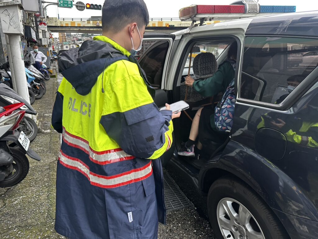 婦提領百萬現金 警主動關懷護鈔返家 3 1749196761234