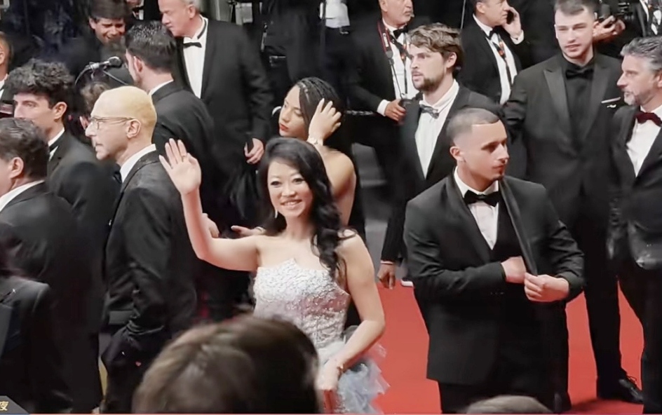 影音/第78屆法國坎城影展 范玉玲榮獲「亞洲最具卓越女性人物」 3 ▲范玉玲憑實力發光,走上2025年第78屆法國坎城影展紅毯。(圖/范玉玲雅商學院提供)