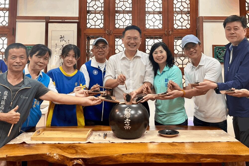 現身龍源國小藏茶畢典 蘇俊賓:10年後茶會是滿滿故事 240 照片來源:蘇俊賓