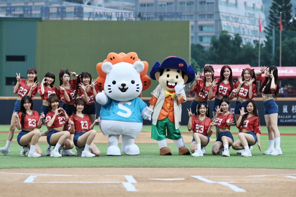 乖乖巨型扭蛋機助陣味全龍「甜點派對女孩日」 球場變身夢幻打卡勝地